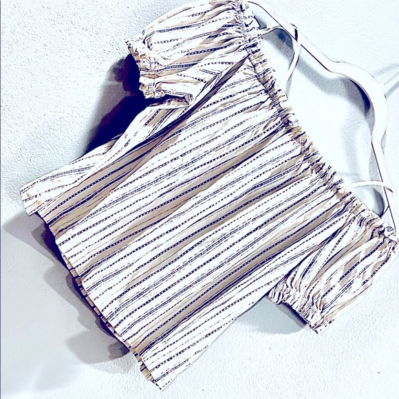 NWOT, Sweet/Nicely Constructed Little Crop Top - Picture 3 of 8